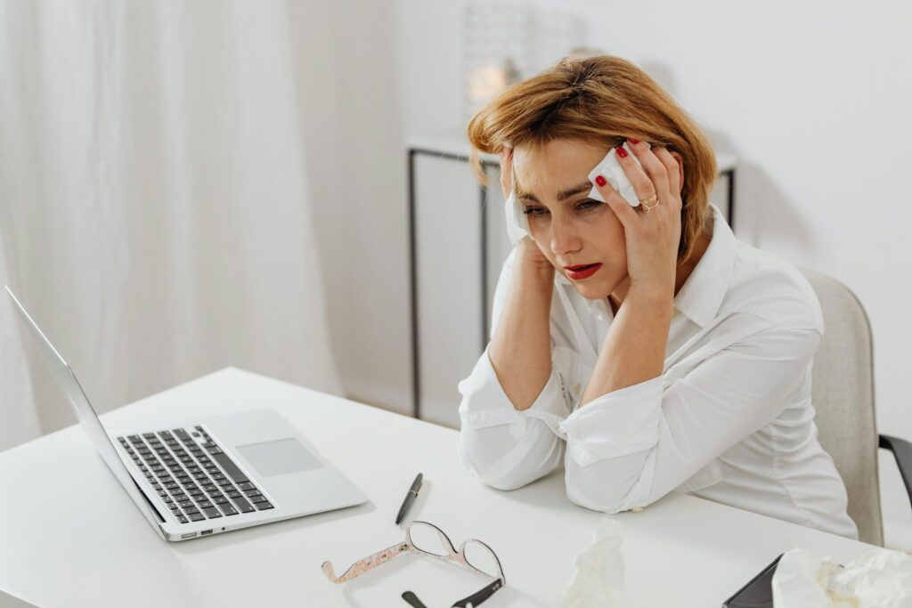 cách ngồi làm việc đúng tư thế