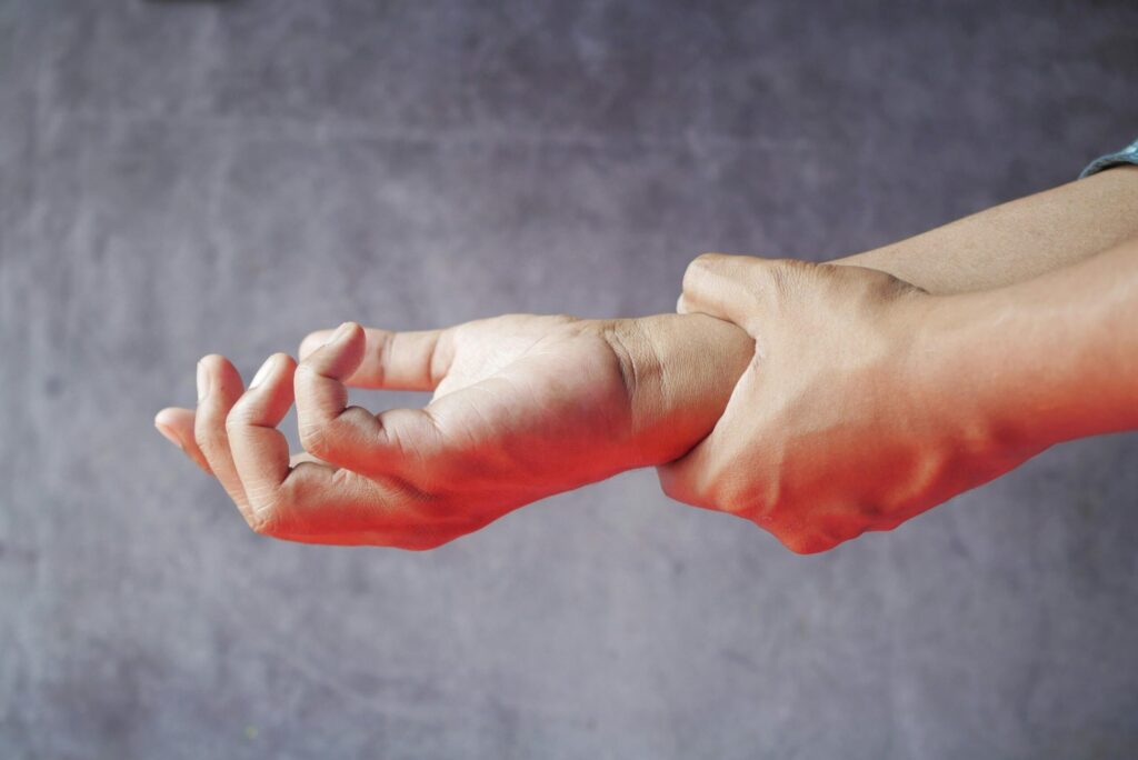 cách ngồi làm việc đúng tư thế