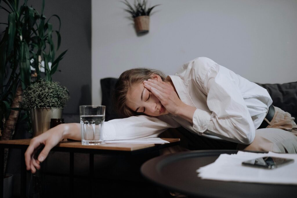cách ngồi làm việc đúng tư thế